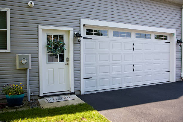 24/7 Emergency Garage Door Panel Replacement experts in Moundridge, KS